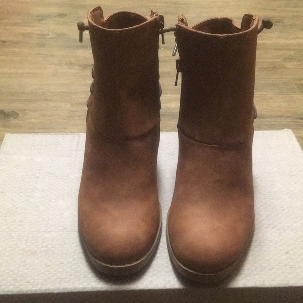 NWT Beautiful Maurices Ankle Boots
